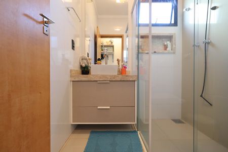 Casa de condomínio para alugar com 197m², 3 quartos e 3 vagasBanheiro da Suíte 2