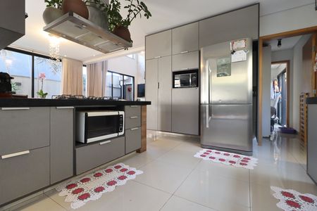 Casa de condomínio para alugar com 197m², 3 quartos e 3 vagasCozinha 