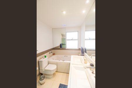 Apartamento para alugar com 232m², 3 quartos e 3 vagasBanheiro da Suíte 1