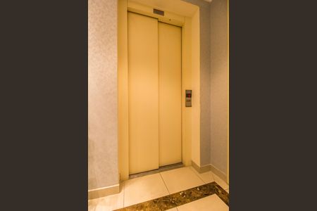 Apartamento para alugar com 232m², 3 quartos e 3 vagasHall social