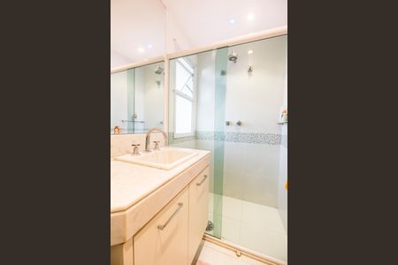 Apartamento para alugar com 232m², 3 quartos e 3 vagasBanheiro da Suíte 2