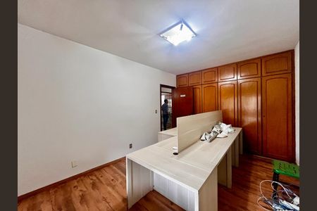 Casa à venda com 500m², 5 quartos e 10 vagas Casa à venda com 500m², 5 quartos e 10 vagasQuarto 5