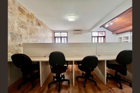 Casa à venda com 500m², 5 quartos e 10 vagas Casa à venda com 500m², 5 quartos e 10 vagasQuarto 3