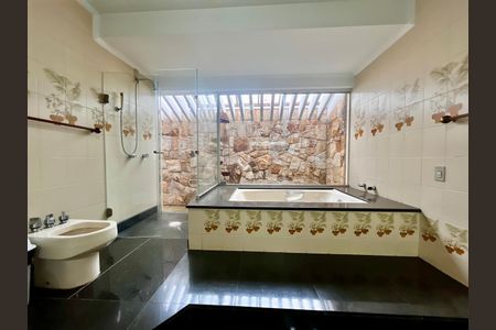 Casa à venda com 500m², 5 quartos e 10 vagas Casa à venda com 500m², 5 quartos e 10 vagasBanheiro da Suíte 6