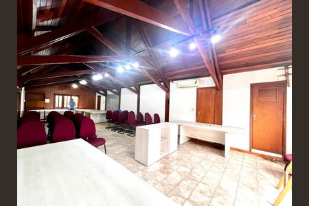 Casa à venda com 500m², 5 quartos e 10 vagas Casa à venda com 500m², 5 quartos e 10 vagasSotão