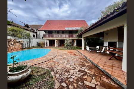 Casa à venda com 500m², 5 quartos e 10 vagas Casa à venda com 500m², 5 quartos e 10 vagasQuintal