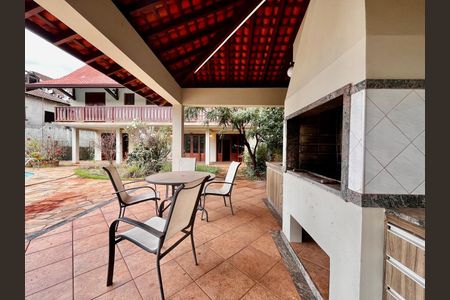 Casa à venda com 500m², 5 quartos e 10 vagas Casa à venda com 500m², 5 quartos e 10 vagasQuintal