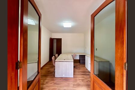 Casa à venda com 500m², 5 quartos e 10 vagas Casa à venda com 500m², 5 quartos e 10 vagasSuíte 6