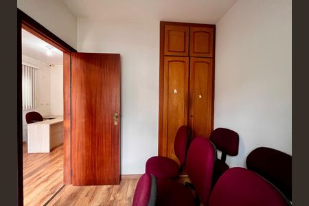 Casa à venda com 500m², 5 quartos e 10 vagas Casa à venda com 500m², 5 quartos e 10 vagasQuarto 4