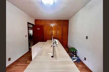 Casa à venda com 500m², 5 quartos e 10 vagas Casa à venda com 500m², 5 quartos e 10 vagasQuarto 5