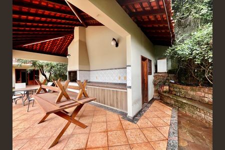 Casa à venda com 500m², 5 quartos e 10 vagas Casa à venda com 500m², 5 quartos e 10 vagasQuintal