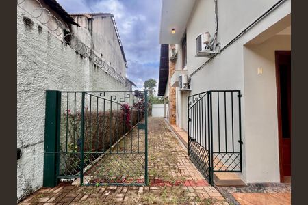 Casa à venda com 500m², 5 quartos e 10 vagas Casa à venda com 500m², 5 quartos e 10 vagasCorredor