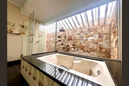 Casa à venda com 500m², 5 quartos e 10 vagas Casa à venda com 500m², 5 quartos e 10 vagasBanheiro da Suíte 6