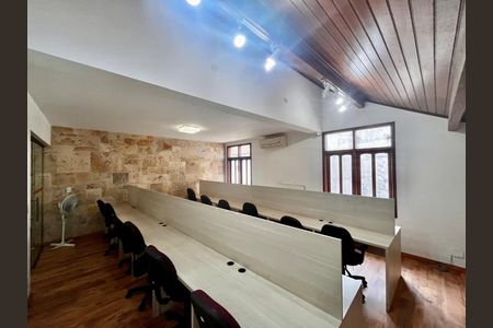 Casa à venda com 500m², 5 quartos e 10 vagas Casa à venda com 500m², 5 quartos e 10 vagasQuarto 3