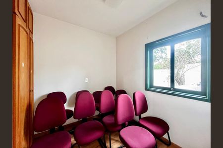 Casa à venda com 500m², 5 quartos e 10 vagas Casa à venda com 500m², 5 quartos e 10 vagasQuarto 4