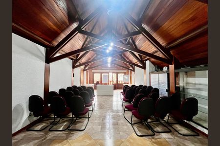 Casa à venda com 500m², 5 quartos e 10 vagas Casa à venda com 500m², 5 quartos e 10 vagasSotão