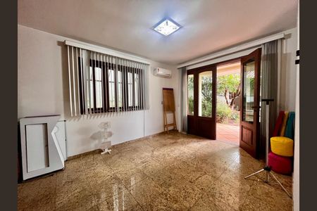 Casa à venda com 500m², 5 quartos e 10 vagas Casa à venda com 500m², 5 quartos e 10 vagasQuarto