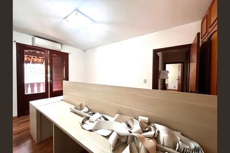 Casa à venda com 500m², 5 quartos e 10 vagas Casa à venda com 500m², 5 quartos e 10 vagasQuarto 5