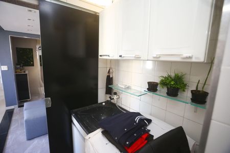 Apartamento à venda com 58m², 2 quartos e 1 vagaArea de serviço