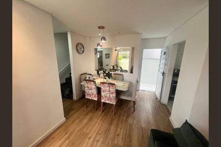 Casa de condomínio para alugar com 120m², 3 quartos e 2 vagasSala