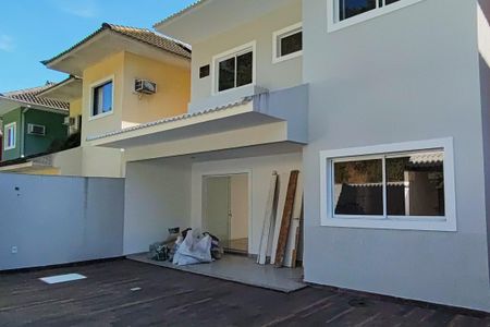 Casa de condomínio à venda com 198m², 3 quartos e 5 vagas Casa de condomínio à venda com 198m², 3 quartos e 5 vagasGaragem