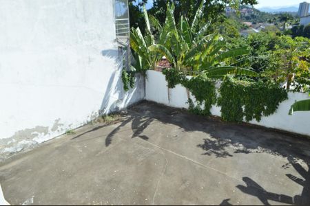 Casa de condomínio à venda com 198m², 3 quartos e 5 vagas Casa de condomínio à venda com 198m², 3 quartos e 5 vagasQuintal