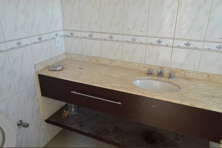 Casa de condomínio à venda com 198m², 3 quartos e 5 vagas Casa de condomínio à venda com 198m², 3 quartos e 5 vagasBanheiro da Suíte