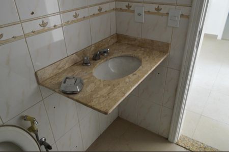 Casa de condomínio à venda com 198m², 3 quartos e 5 vagas Casa de condomínio à venda com 198m², 3 quartos e 5 vagasBanheiro
