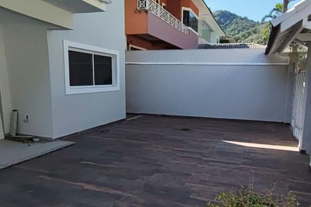 Casa de condomínio à venda com 198m², 3 quartos e 5 vagas Casa de condomínio à venda com 198m², 3 quartos e 5 vagasGaragem