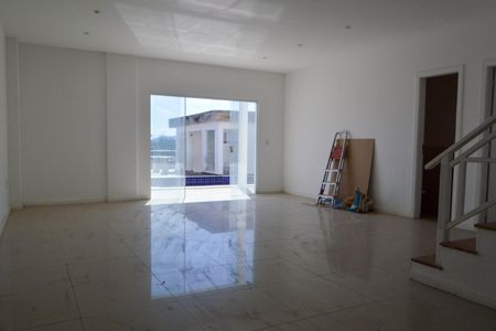 Casa de condomínio à venda com 198m², 3 quartos e 5 vagas Casa de condomínio à venda com 198m², 3 quartos e 5 vagasSala
