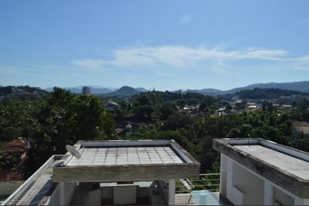 Casa de condomínio à venda com 198m², 3 quartos e 5 vagas Casa de condomínio à venda com 198m², 3 quartos e 5 vagasViata da Varanda