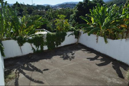 Casa de condomínio à venda com 198m², 3 quartos e 5 vagas Casa de condomínio à venda com 198m², 3 quartos e 5 vagasQuintal