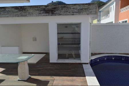 Casa de condomínio à venda com 198m², 3 quartos e 5 vagas Casa de condomínio à venda com 198m², 3 quartos e 5 vagasÁrea comum