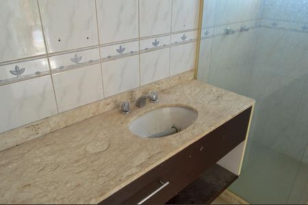 Casa de condomínio à venda com 198m², 3 quartos e 5 vagas Casa de condomínio à venda com 198m², 3 quartos e 5 vagasBanheiro da Suíte