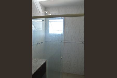 Casa de condomínio à venda com 198m², 3 quartos e 5 vagas Casa de condomínio à venda com 198m², 3 quartos e 5 vagasBanheiro da Suíte