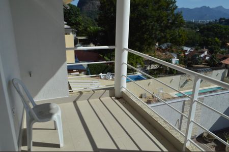 Casa de condomínio à venda com 198m², 3 quartos e 5 vagas Casa de condomínio à venda com 198m², 3 quartos e 5 vagasVaranda da Suíte