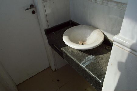 Casa de condomínio à venda com 198m², 3 quartos e 5 vagas Casa de condomínio à venda com 198m², 3 quartos e 5 vagasBanheiro da Área Gourmet