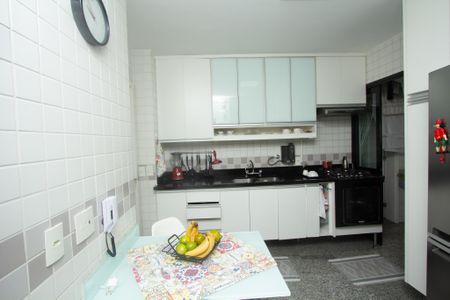 Apartamento à venda com 92m², 2 quartos e 2 vagas Apartamento à venda com 92m², 2 quartos e 2 vagasCozinha