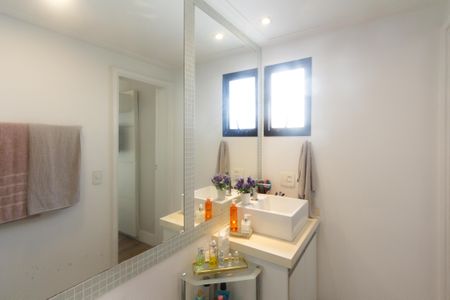 Apartamento à venda com 92m², 2 quartos e 2 vagas Apartamento à venda com 92m², 2 quartos e 2 vagasBanheiro da Suíte