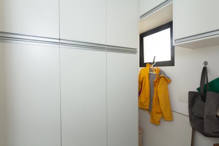 Apartamento à venda com 92m², 2 quartos e 2 vagas Apartamento à venda com 92m², 2 quartos e 2 vagasQuarto de Serviço