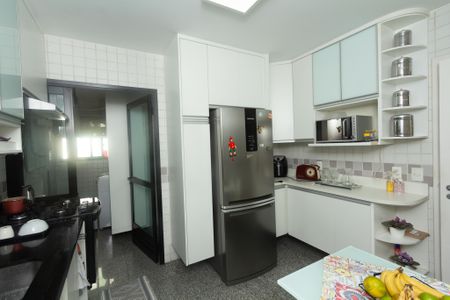 Apartamento à venda com 92m², 2 quartos e 2 vagas Apartamento à venda com 92m², 2 quartos e 2 vagasCozinha