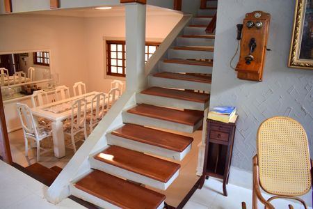 Casa de condomínio para alugar com 600m², 4 quartos e 10 vagasEscada