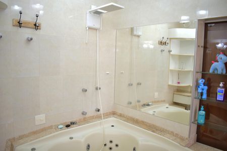 Casa de condomínio para alugar com 600m², 4 quartos e 10 vagasBanheira