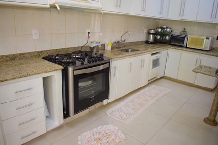 Casa de condomínio para alugar com 600m², 4 quartos e 10 vagasCozinha