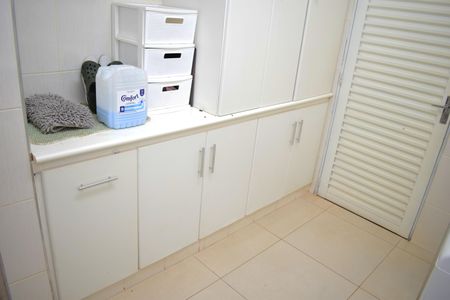 Casa de condomínio para alugar com 600m², 4 quartos e 10 vagasÁrea de Serviço