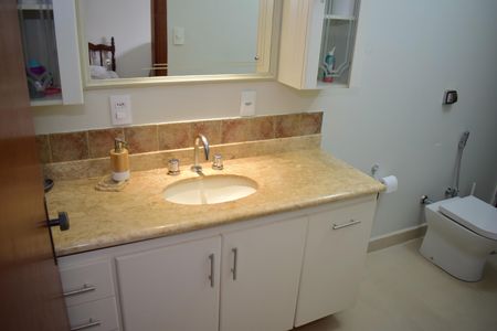 Casa de condomínio para alugar com 600m², 4 quartos e 10 vagasBanheiro da Suíte 3