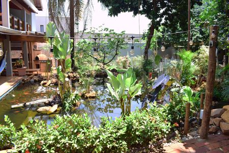 Casa de condomínio para alugar com 600m², 4 quartos e 10 vagasQuintal