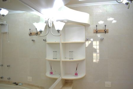 Casa de condomínio para alugar com 600m², 4 quartos e 10 vagasBanheiro da Suíte 4