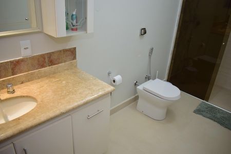 Casa de condomínio para alugar com 600m², 4 quartos e 10 vagasBanheiro da Suíte 3