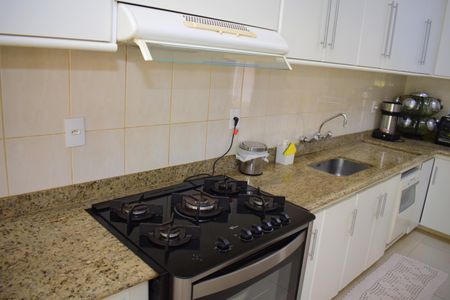 Casa de condomínio para alugar com 600m², 4 quartos e 10 vagasCozinha - Armários